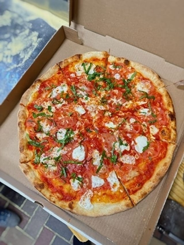Rita's Margherita Pizza.